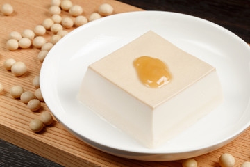 Fresh sesame tofu with soy bean paste - 186934058
