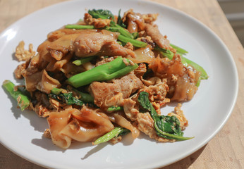 stir fried noodle with pork and kale