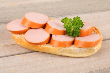 Brot mit Fleischwurst