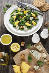 fresh salad of spinach, pineapple, gorgonzola
