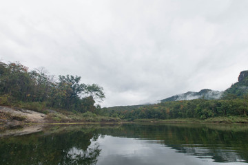 タイ・カンチャナブリ・シーナカリン・ダム