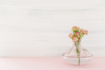 ピンクのミニバラ