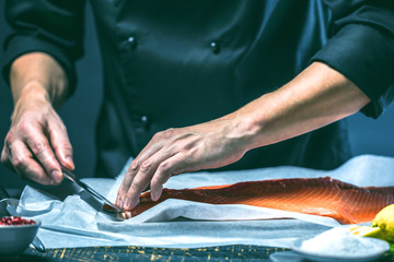 Chef Koch Lachs zubereitung