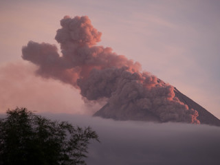 メラピ火山の噴火