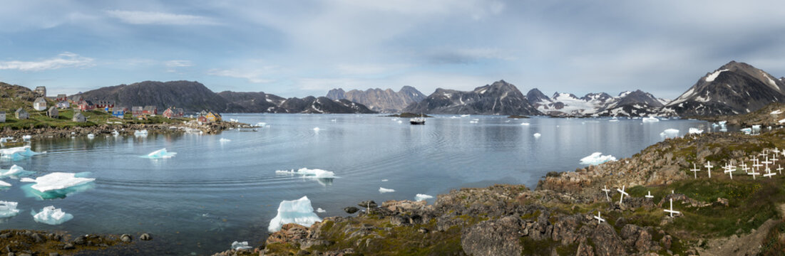 Greenland, Kulusuk, Cemetery at the fjord