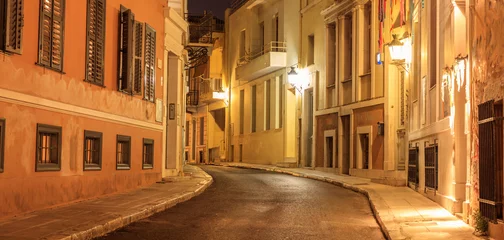 Gardinen Plaka by night, Athens, traditional buildings at the sides of a street. Architecture in Greece. © Rawf8