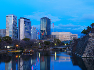 Fototapeta na wymiar 大阪城公園から見る夜の大阪ビジネスパーク