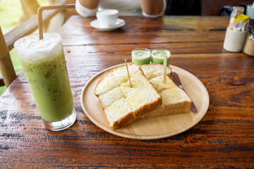 Iced green tea with bread and streamed custard