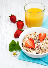 Muesli with strawberries
