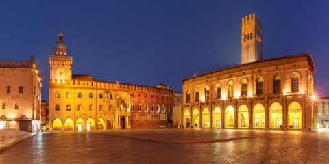 Panorama of Piazza Maggiore square with Palazzo del Podesta and Palazzo d'Accursio or Palazzo Comunale at night, Bologna, Emilia-Romagna, Italy - obrazy, fototapety, plakaty