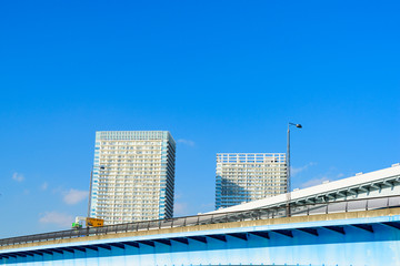 Naklejka premium 晴海大橋と晴海の高層マンション