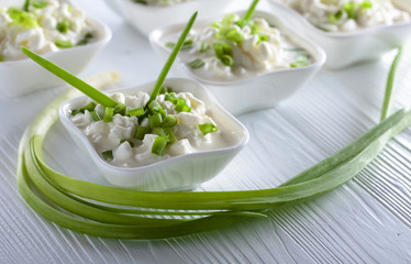 Cottage cheese with green onions.