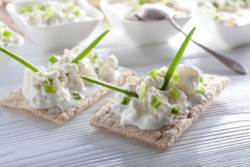 Obraz na płótnie Canvas Cottage cheese with green onions.