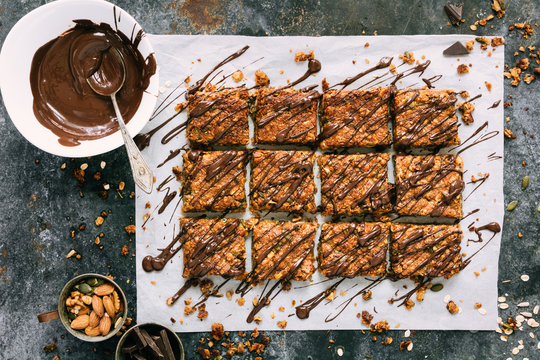 Healthy granola bars with dark chocolate
