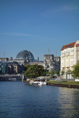 Fototapeta na wymiar Reichstag and Spree River