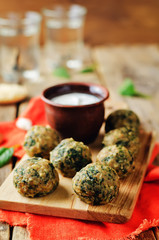 Cheese spinach balls with greek yogurt sauce