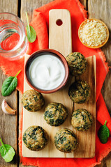 Cheese spinach balls with greek yogurt sauce