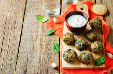 Cheese spinach balls with greek yogurt sauce