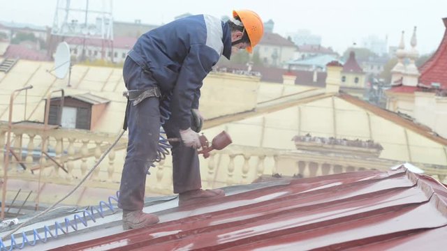 builder roofer painter worker