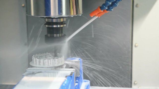 metal working on milling machine tool