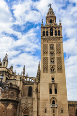 Fototapeta na wymiar Cathedral and La Giralda in Seville, Spain