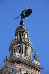 Fototapeta na wymiar Glockenturm Giralda und Kathedrale Santa María de la Sede