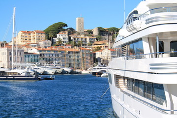 Vieux port de Cannes et le village historique du Suquet, Cote d’Azur, France
