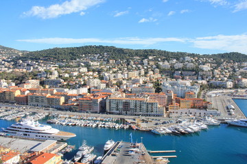Obraz premium Vue sur le port de Nice depuis la colline du château, cote d’Azur, France 