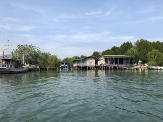 Obraz premium river side community