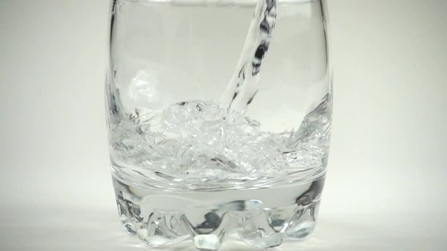 	Water is poured in a glass. Slow motion. 