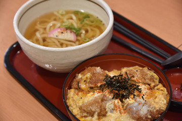 イオン赤穂のフードコートのカツ丼とうどん