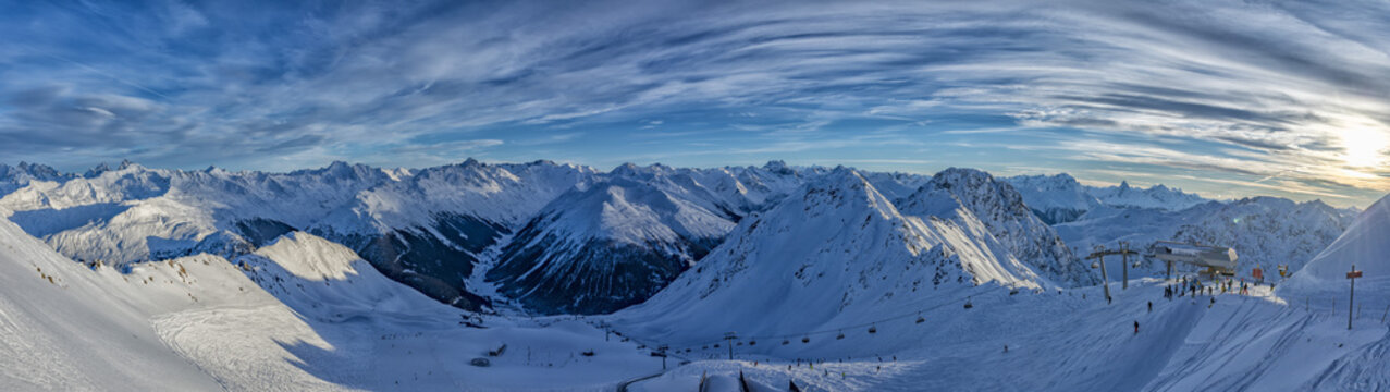 Fototapeta Parsenn mountain swiss alps panorama in winter