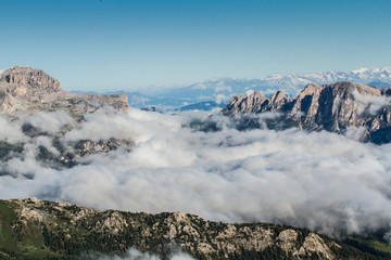 Fototapeta na wymiar Nuvole sulle Dolomiti (Sentiero Armentarola, Trentino Alto Adige, Italia)
