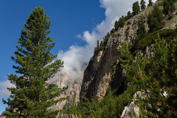Sentiero Armentarola a San Cassiano (Dolomiti, Italia)