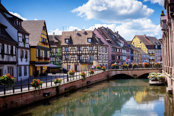 COLMAR, ALSACE – FRANCE. Colorful traditional french houses on the side of river Lauch in Petite Venise, Colmar, France - obrazy, fototapety, plakaty
