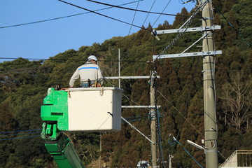 高所作業　電線工事