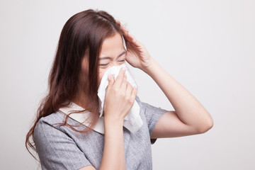 Young Asian woman got sick and flu.