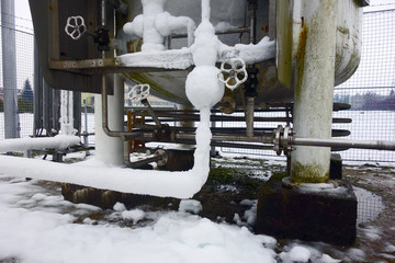 Liquid oxygen, tank, divorce at the hospital