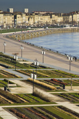 Vue aérienne du miroir d'eau de Bordeaux