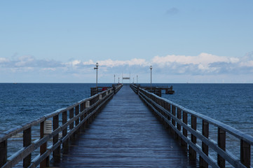 Obraz premium bridge to the horizon