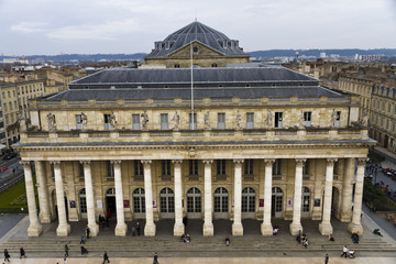 Fototapeta na wymiar Vue aérienne du grand Théâtre de Bordeaux
