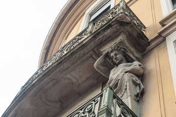 détail balcon sculpté immeuble bourgeois