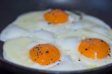 Spiegelei in der Pfanne