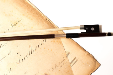 Noten mit Violinbogen