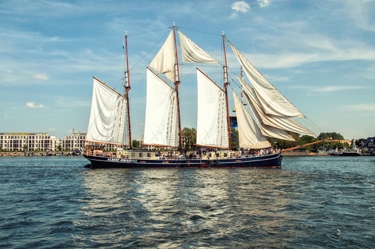 Warnemünde Hanse Sail 2016