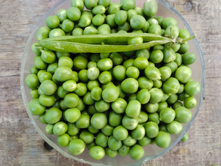 Fresh organic green pea in a bowl