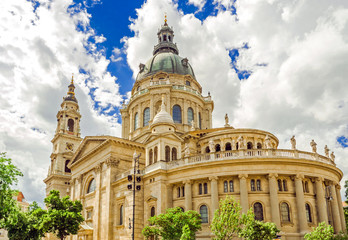 Fototapeta na wymiar St. Stephen's Basilica Cathedral in Budapest, Hungary.