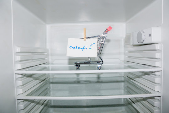 Leerer K&uuml;hlschrank