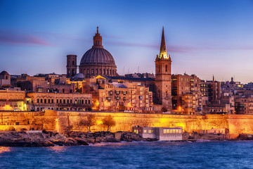 Obraz na płótnie Canvas Valletta, Malta: skyline from Marsans Harbour at sunset. The cathedral