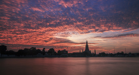 BANGKOK, THAILAND - NOV 07, 2016 - Sunset on Wat Arun temple (Temple of Dawn) locally known as Wat Chaeng, is situated on the west (Thonburi) bank of the Chao Phraya River Read